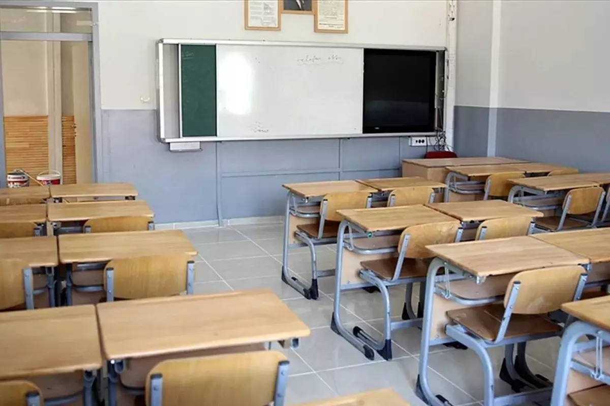 Evinde uyuşturucu bulunan ilkokul müdür yardımcısı görevden uzaklaştırıldı