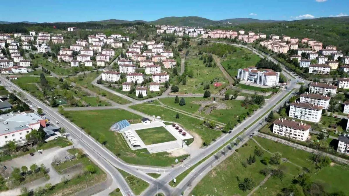 Düzce'de Karne Şenliği: Uçurtma Etkinlikleri ve Eğlenceli Aktiviteler