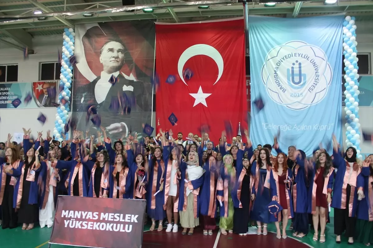 Manyas MYO 2024-2025 Mezunlarını Verdi