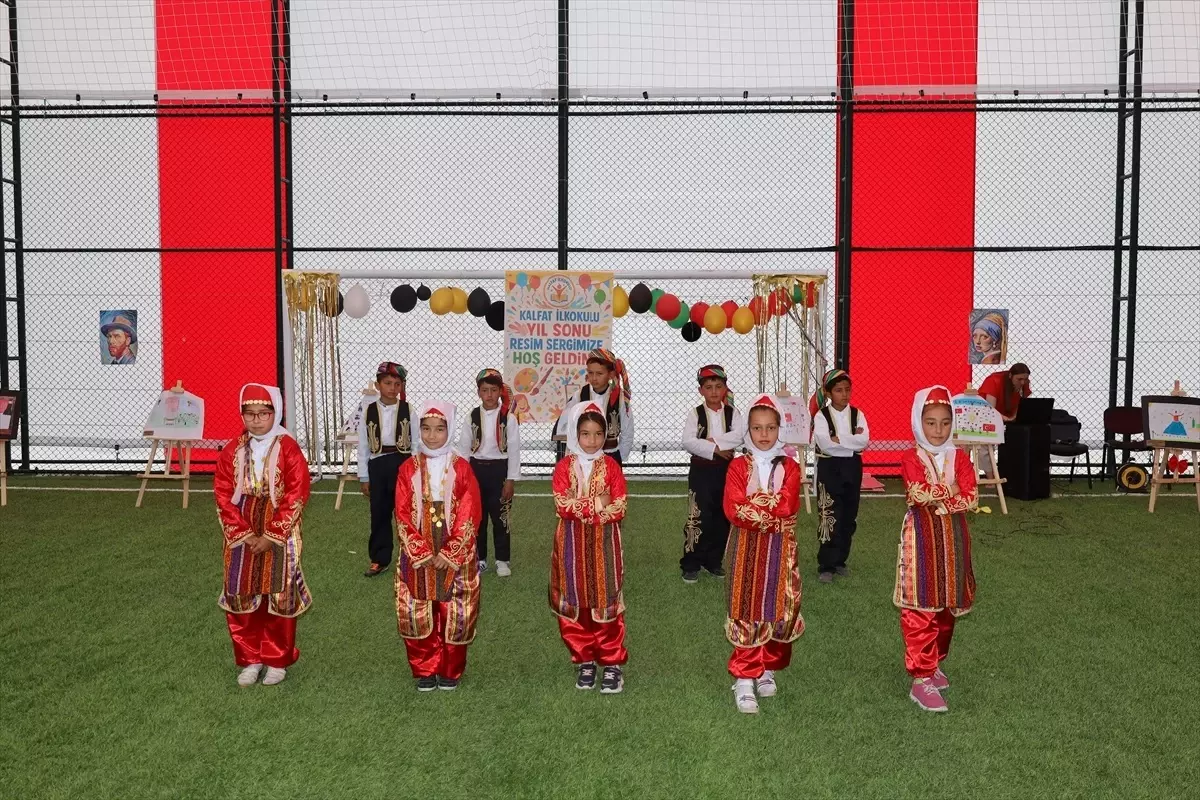 Öğrenciler Yıl Sonu Sergisi Düzenledi