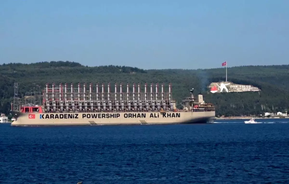 Dev Enerji Gemisi Çanakkale'den Geçti