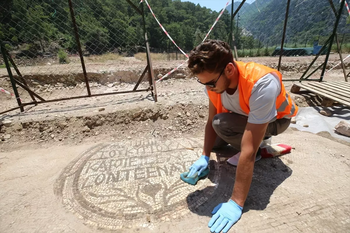 Olympos Antik Kenti'nde Yeni Mozaikler Bulundu