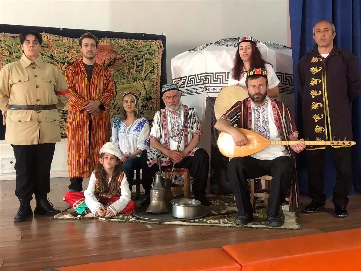 Mavi Gök Nerede: Doğu Türkistan'ın Mücadelesi