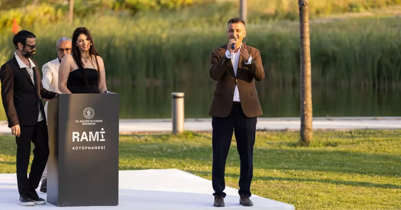 GELECEĞİN TASARIMCILARI SAHNEDE: Future Designers Scout Projesi Final Defilesine Hazırlanıyor