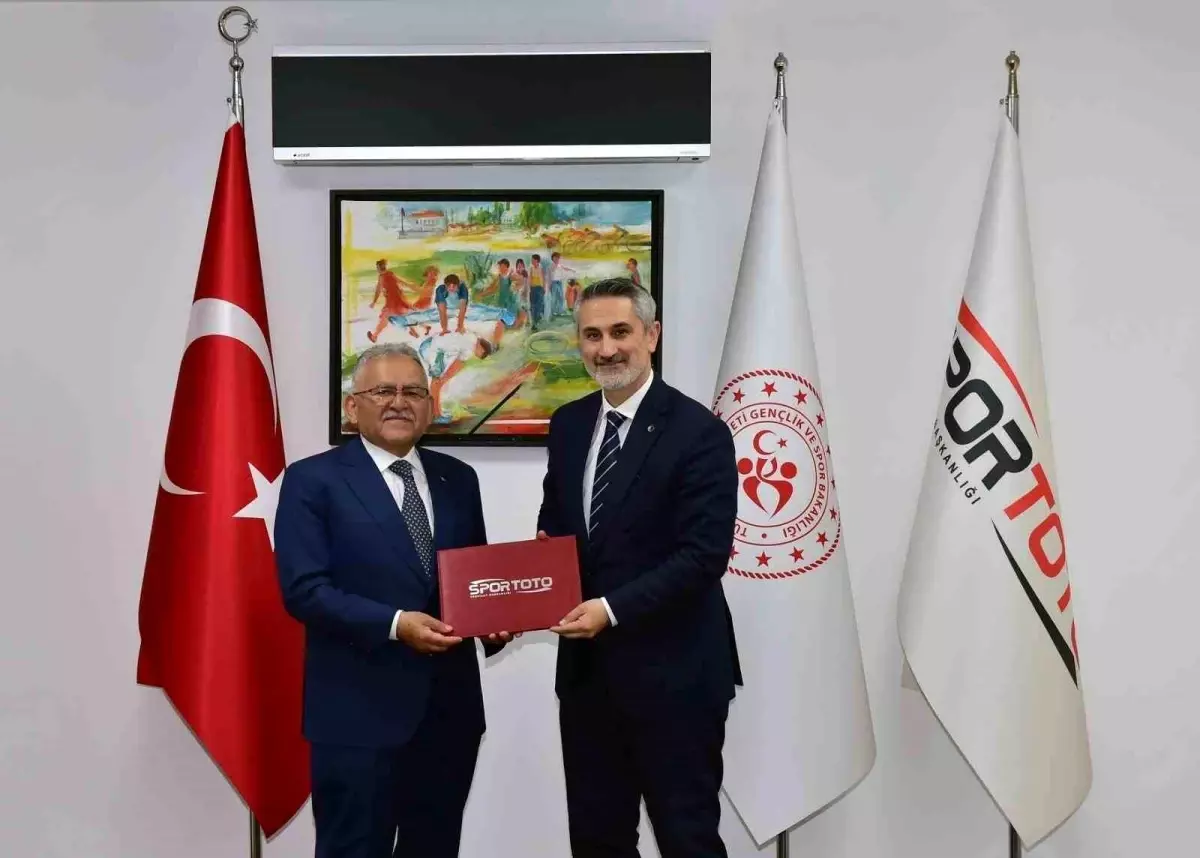 Kayseri'ye Uluslararası Standartlarda Atletizm Pisti Geliyor
