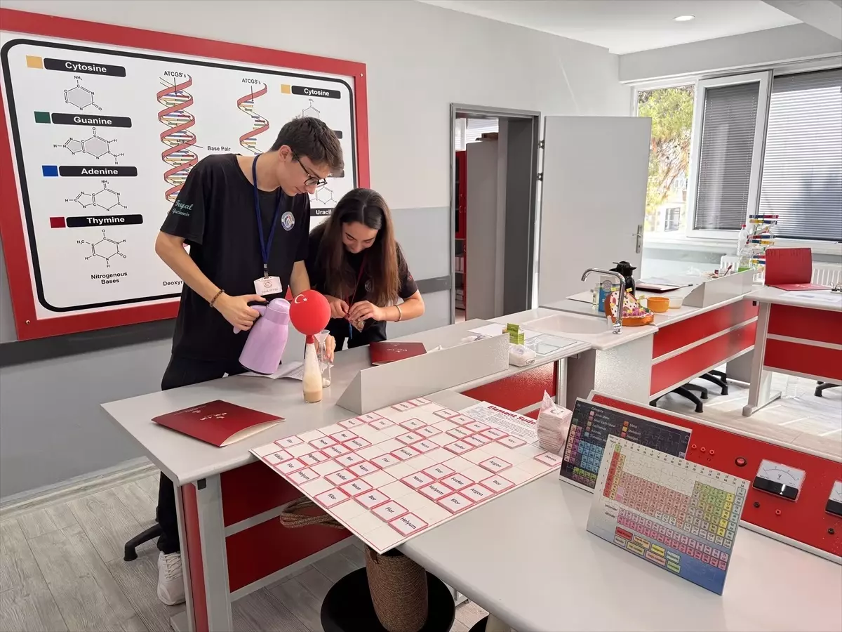 İzmir'de şehidin adının verildiği okula laboratuvar kuruldu
