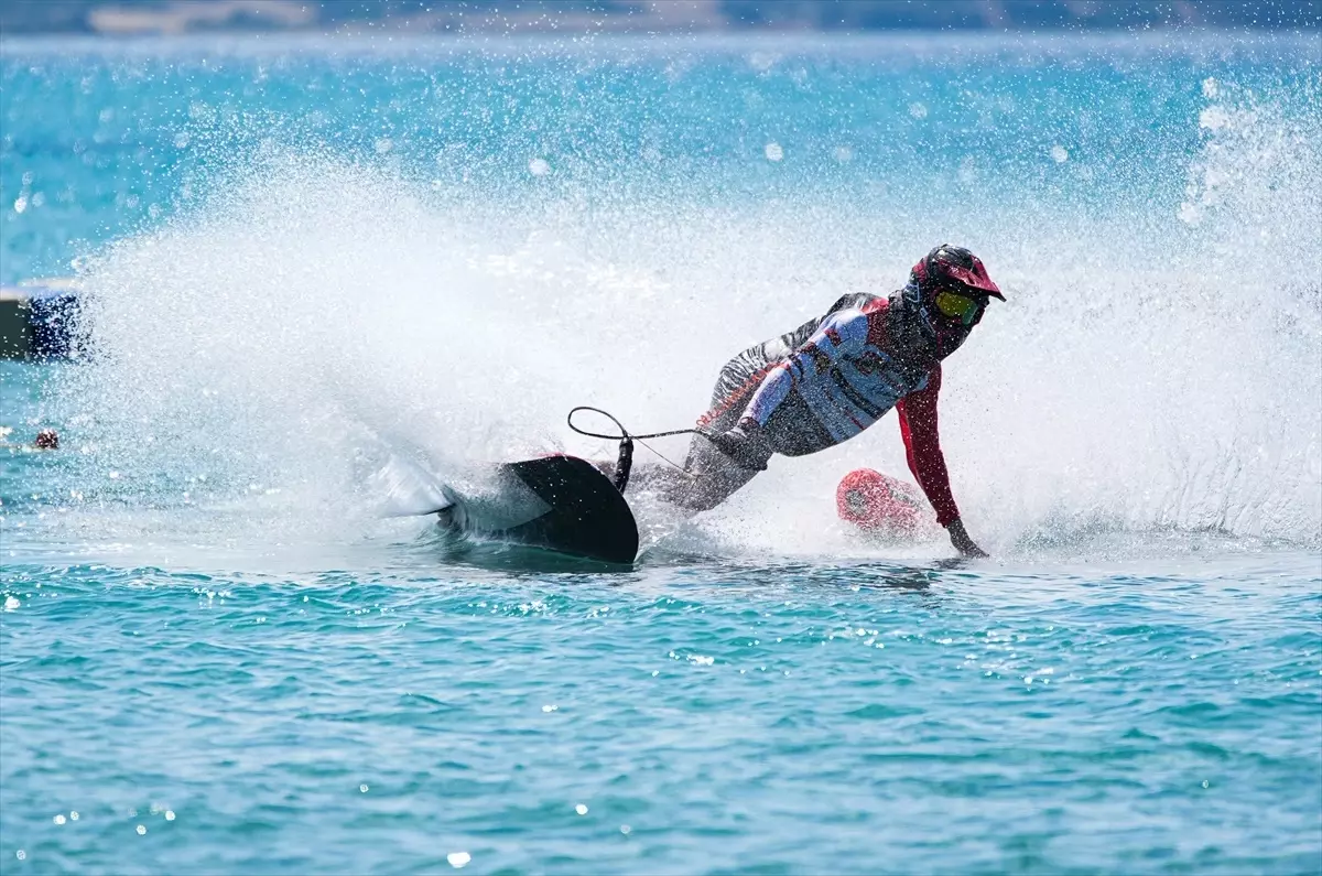 Çeşme'de Dünya Motosurf Şampiyonası Heyecanı