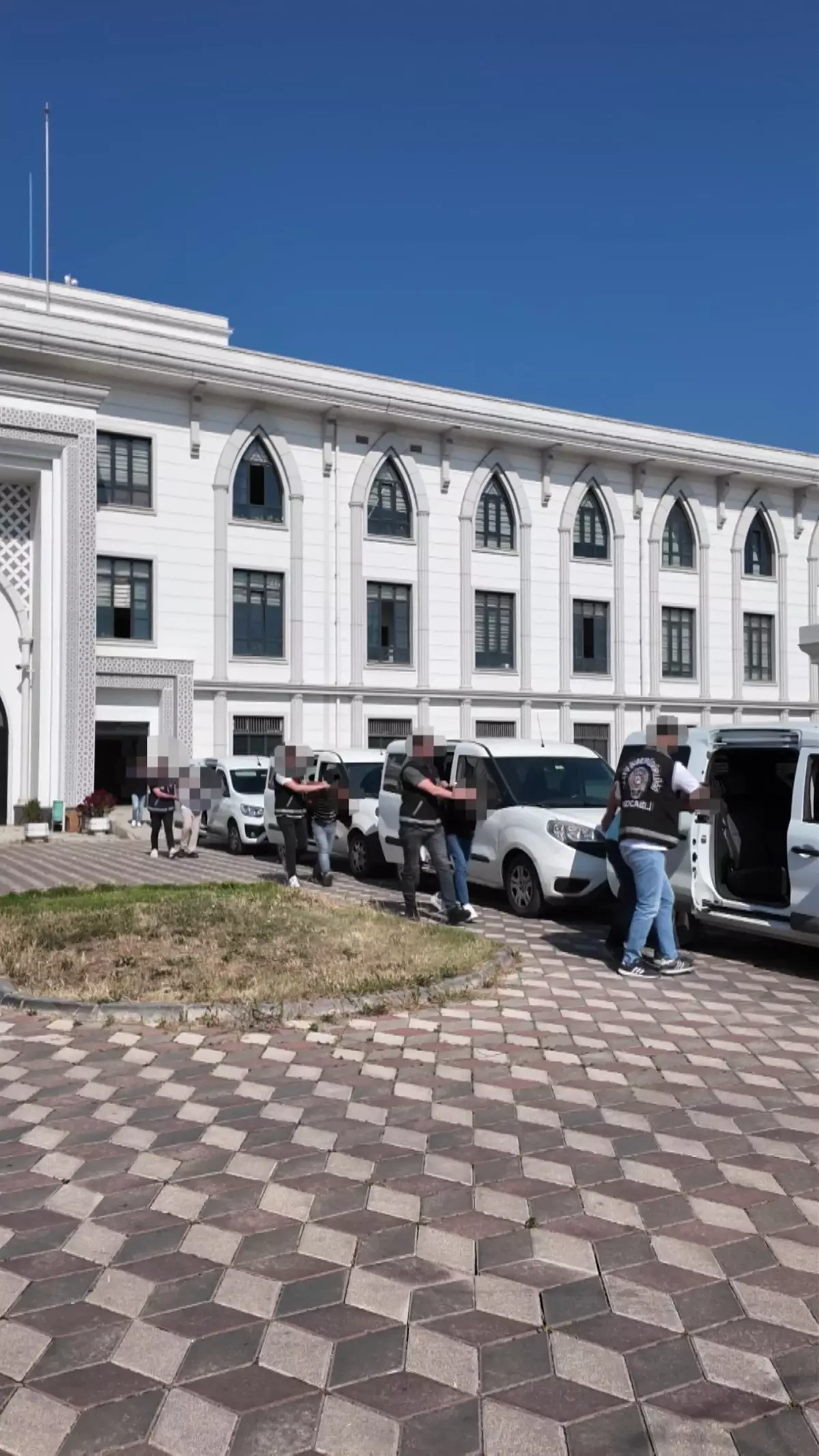 Kocaeli'de Fuhuş Operasyonu: 6 Kadın Kurtarıldı