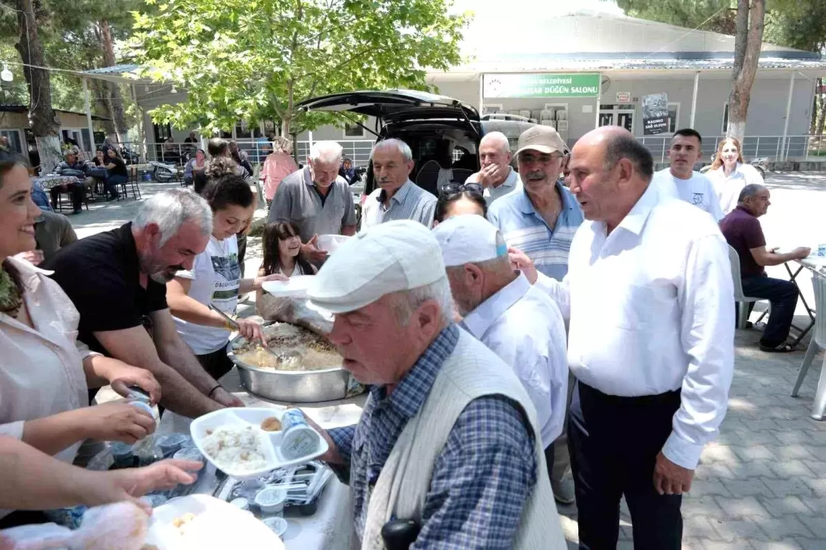 Tırazlar Mahallesi, Ferdi Zeyrek İçin Mevlit Yemeği Verdi