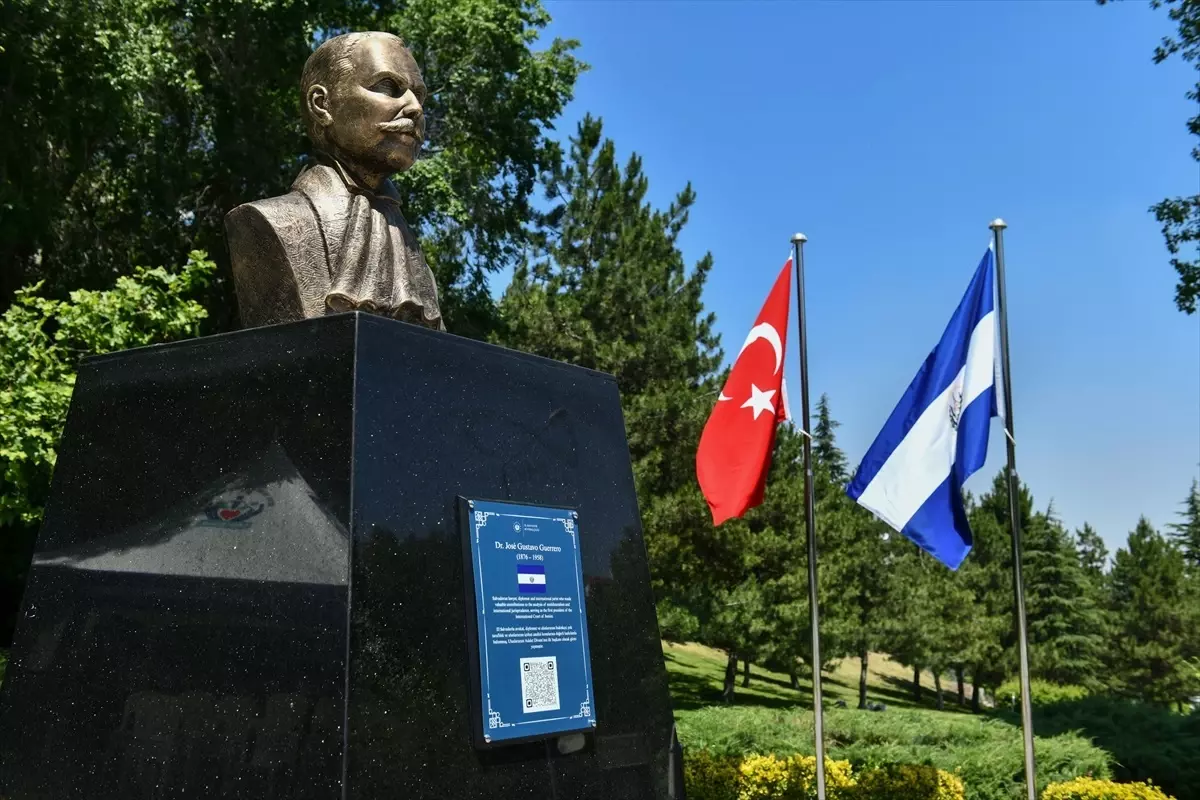 El Salvador Cumhuriyeti Parkı Açıldı