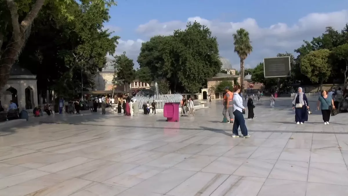 YKS Adayları Eyüp Sultan Cami'nde Dua Etti