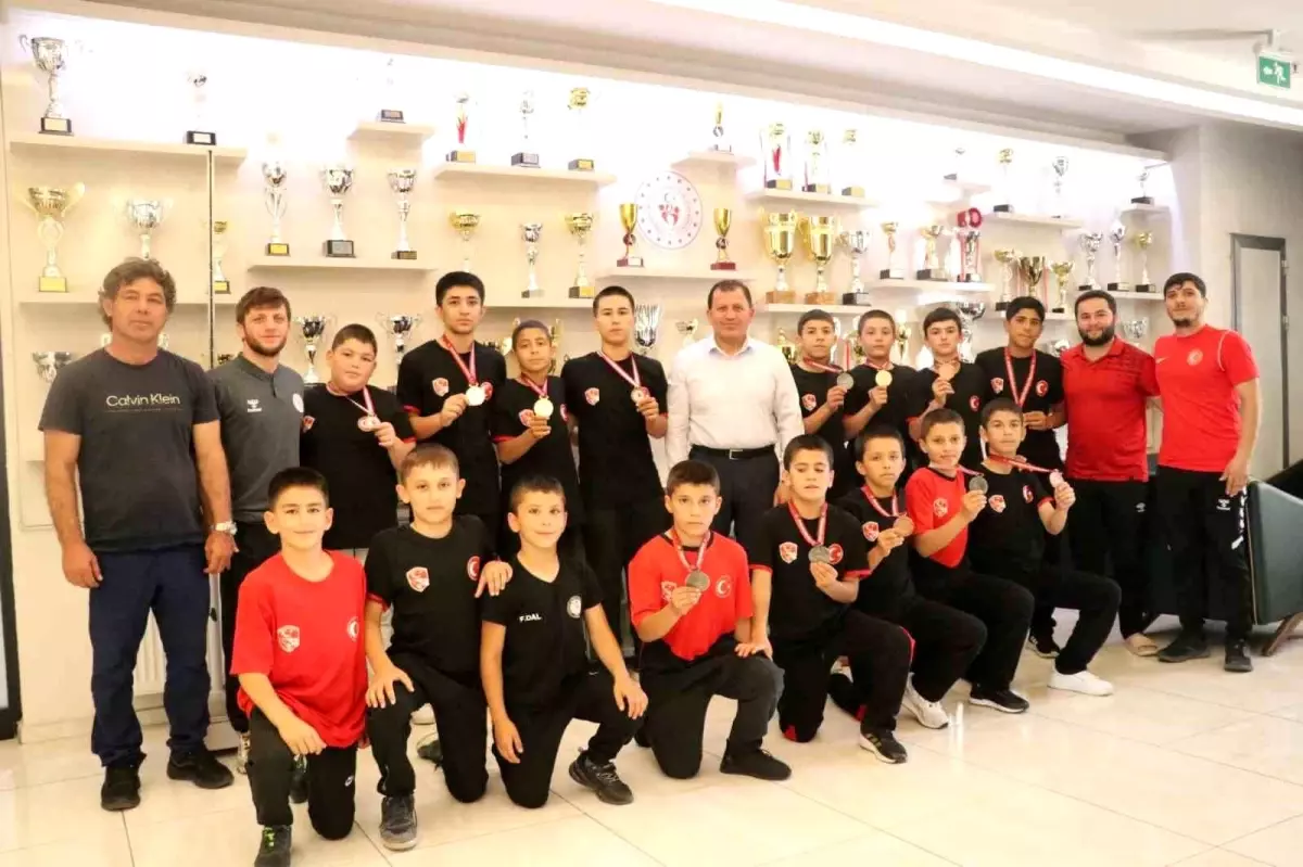 Kayseri Güreşçilerinden 11 Madalya
