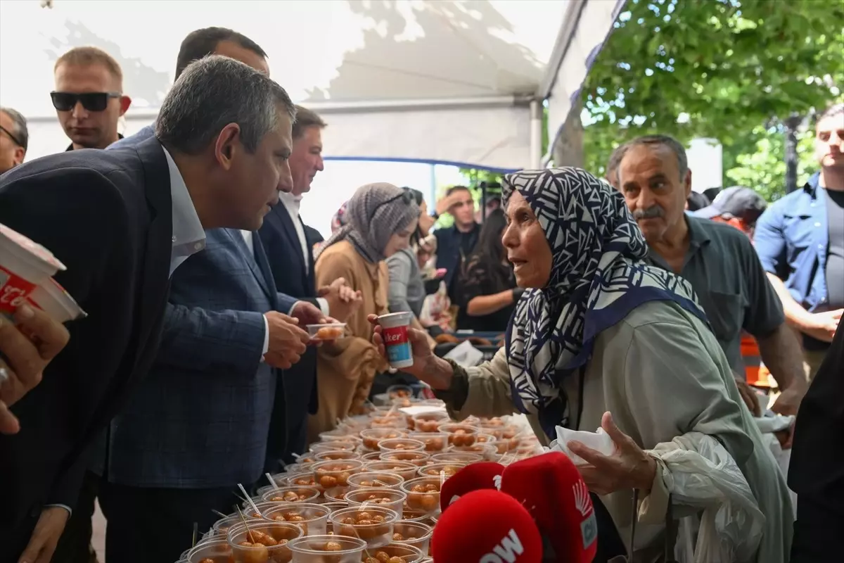 Özgür Özel'den Öğrencilere Başarı Diliği