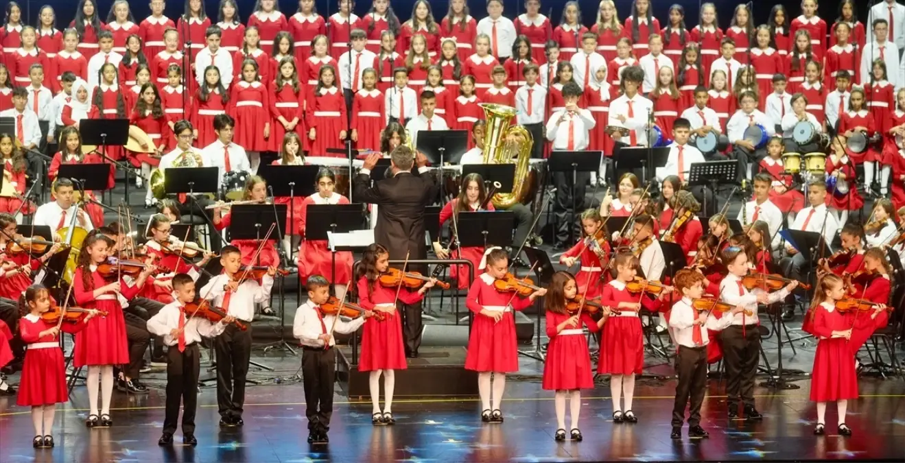 Cumhurbaşkanlığı Çocuk Orkestrası İlk Konserini Verdi