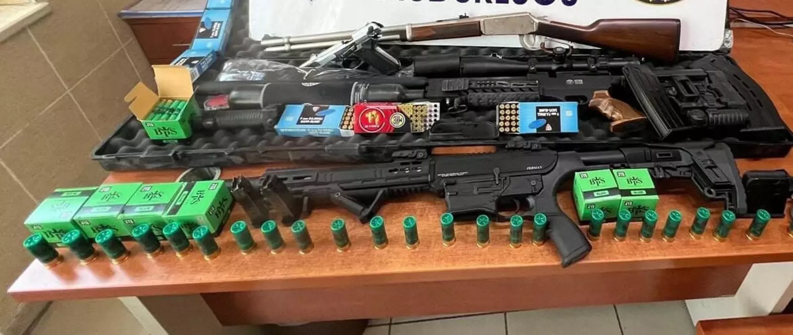 Aydın'da Eş Zamanlı Operasyonda Çok Sayıda Silah Ele Geçirildi
