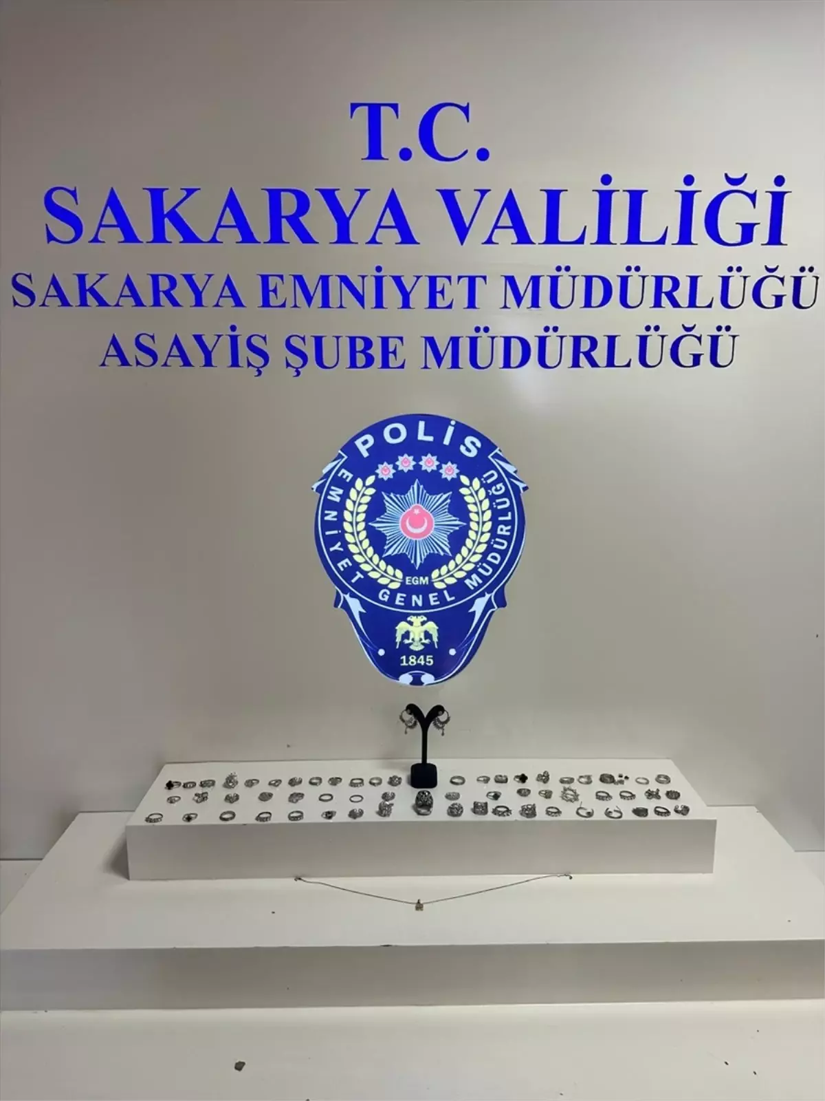 Adapazarı'nda 70 Bin Liralık Gümüş Hırsızlığı