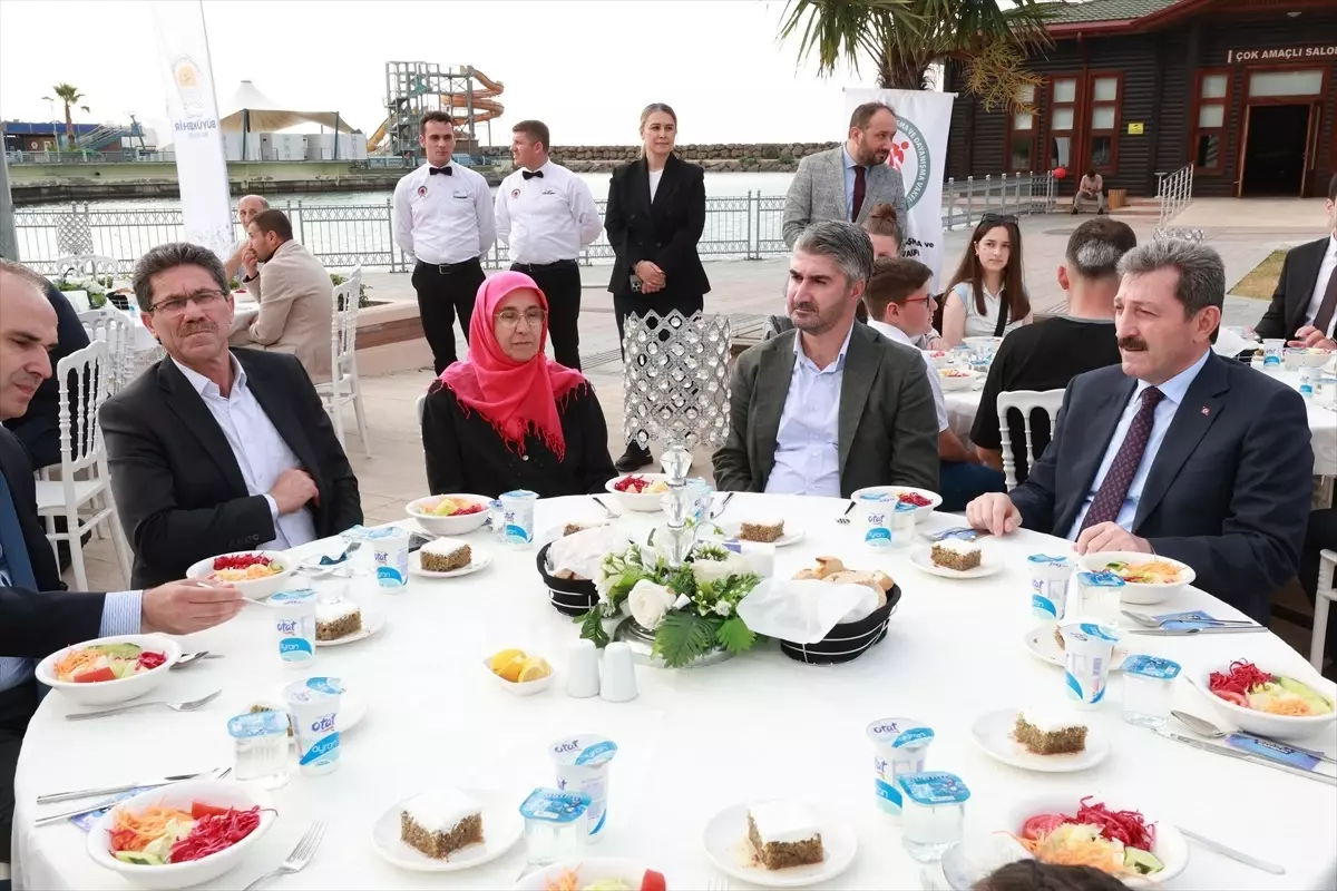 Bakan Yardımcısı Tarıkdaroğlu, Samsun'da 'Aile Yılı' kapsamında ailelerle bir araya geldi Açıklaması