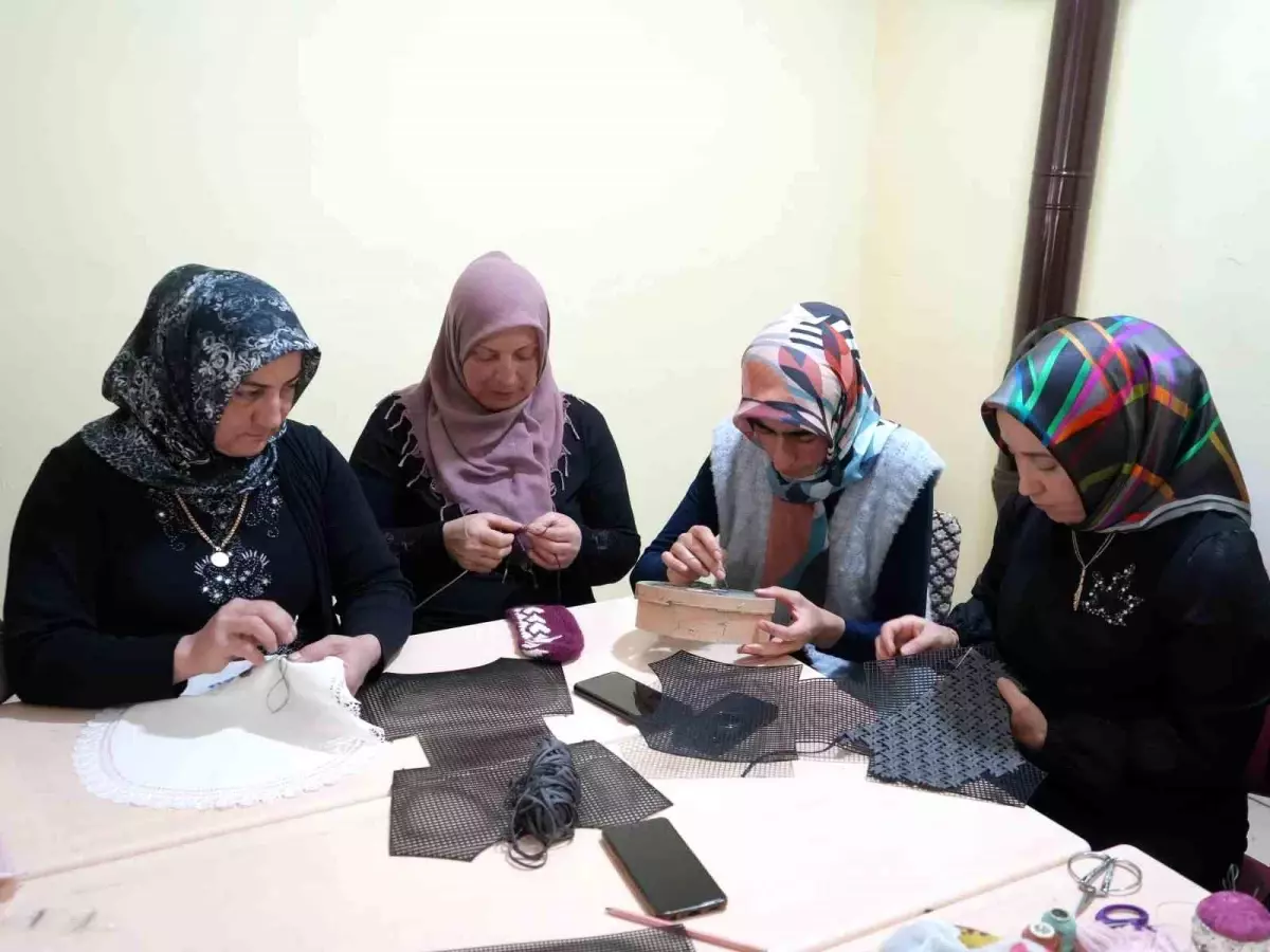 Köyde Kadınlar Geri Dönüşümle Çeyiz Tasarlıyor