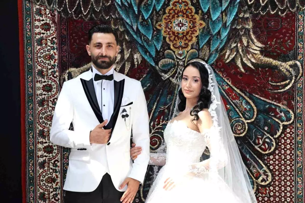 MARİFEST25'te Düğün Çekimi Yapan Gelin ve Damat Festivalde Renk Katsın