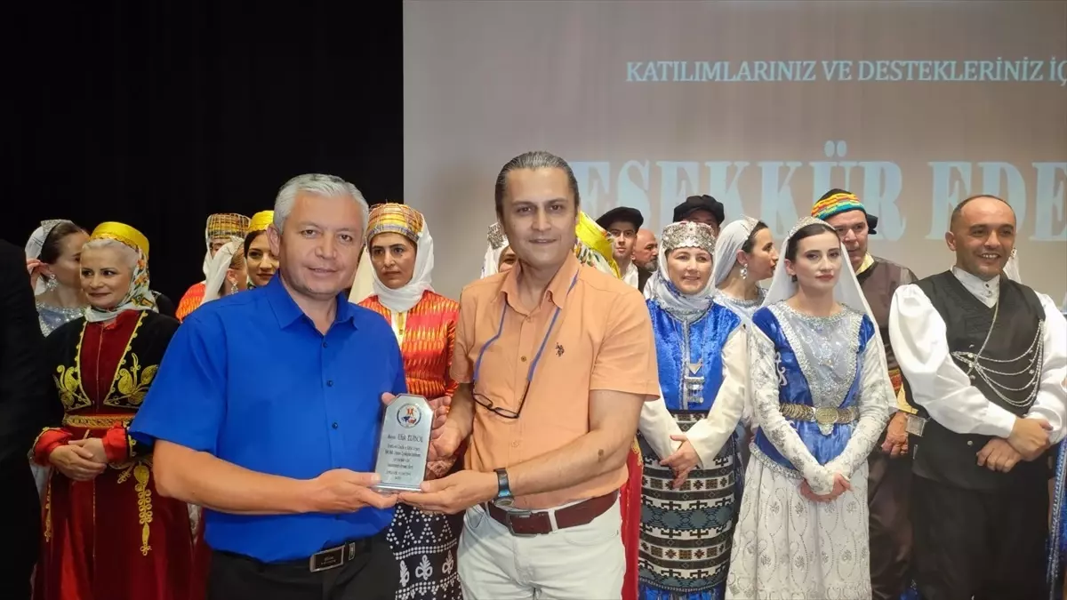 Halk Oyunları Gösterisi Vezirköprü'de