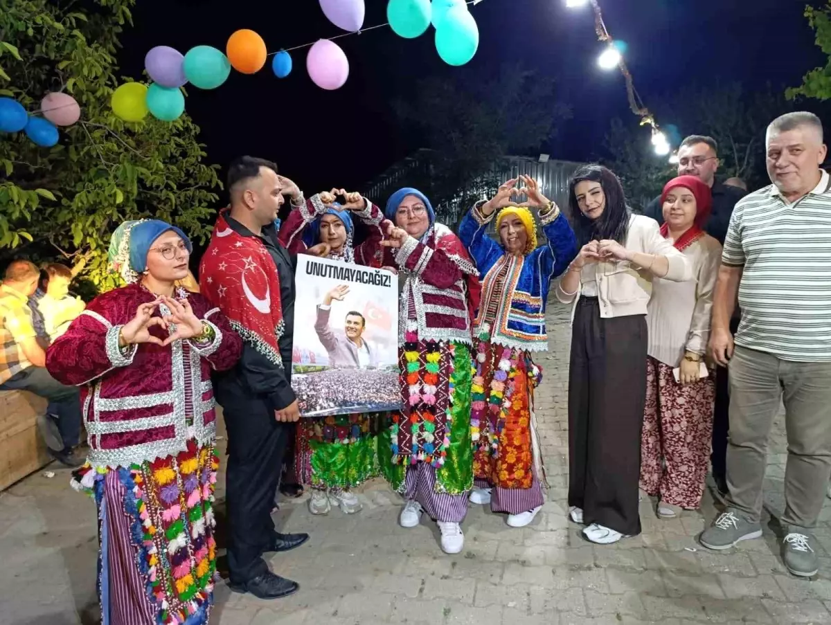 Yörük Geleneği Gördes'te Renkli Bir Düğünle Yaşatıldı