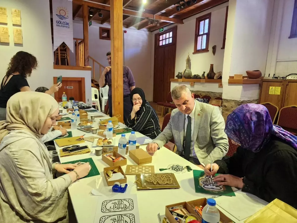 Gölcük'te Geleneksel Sanatları Yaşatma Sempozyumu Düzenlendi
