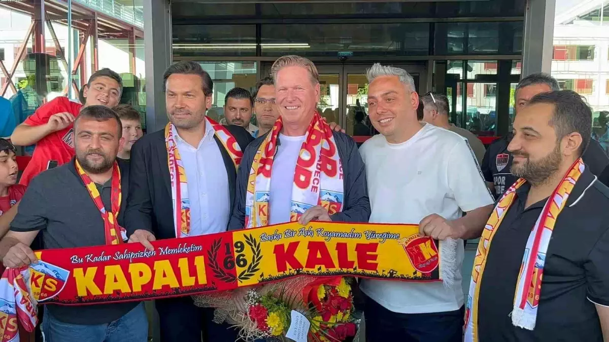 Kayserispor'un Yeni Teknik Direktörü Gisdol Kayseri'ye Geldi