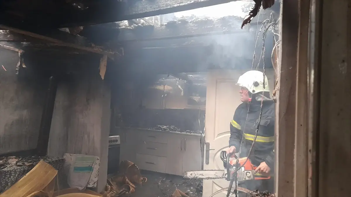 Erbaa'da Yangın: 4 Ev Zarar Gördü