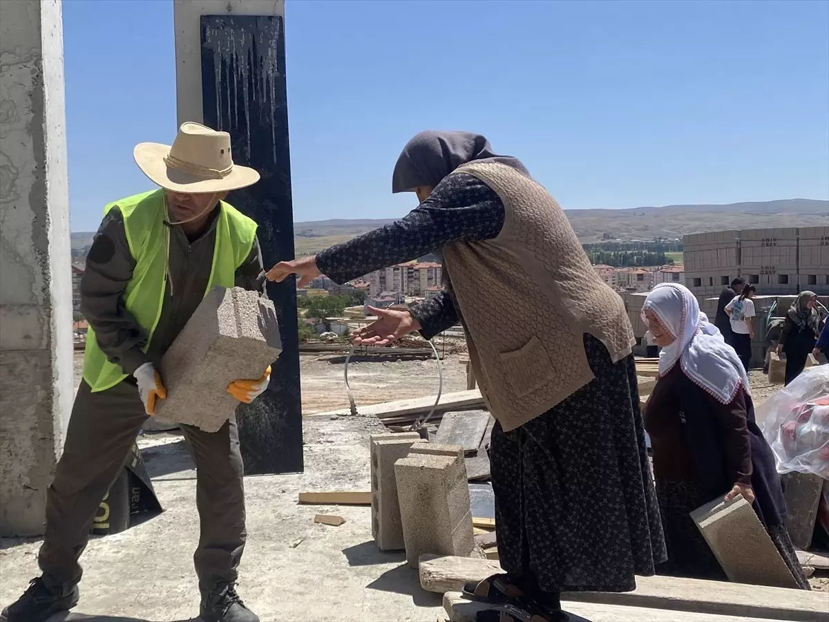 Şarkışla'da Camii İnşaatına Kadınlardan Destek