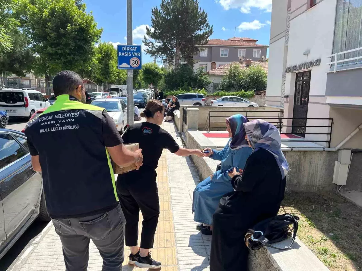 Çorum Belediyesi'nden YKS Ailelerine Dondurma İkramı