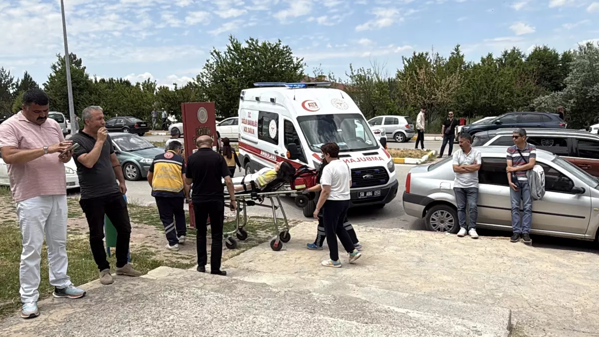 Sivas'ta AYT Sınavında Baygınlık Geçiren Öğrenci Tedavi Edildi