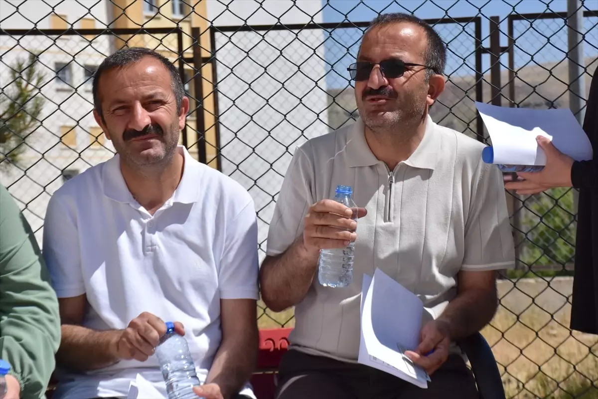 İkiz Babalar Ailece Sınava Girdi