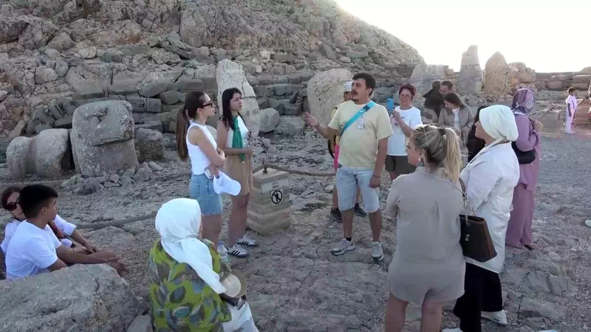 Nemrut Dağı'nda Hafta Sonu Yoğunluğu