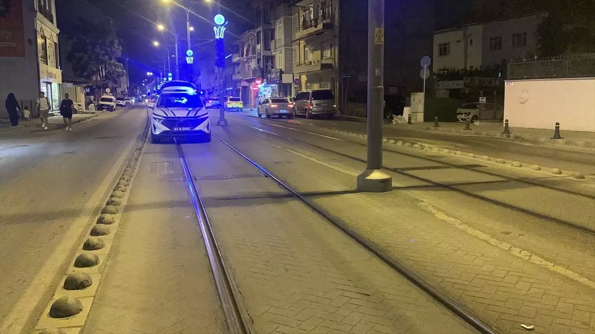 Tramvay Yolunda Kaza: İki Yaralı
