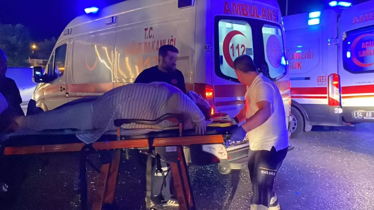 Adapazarı'nda Trafik Kazası: 5 Yaralı