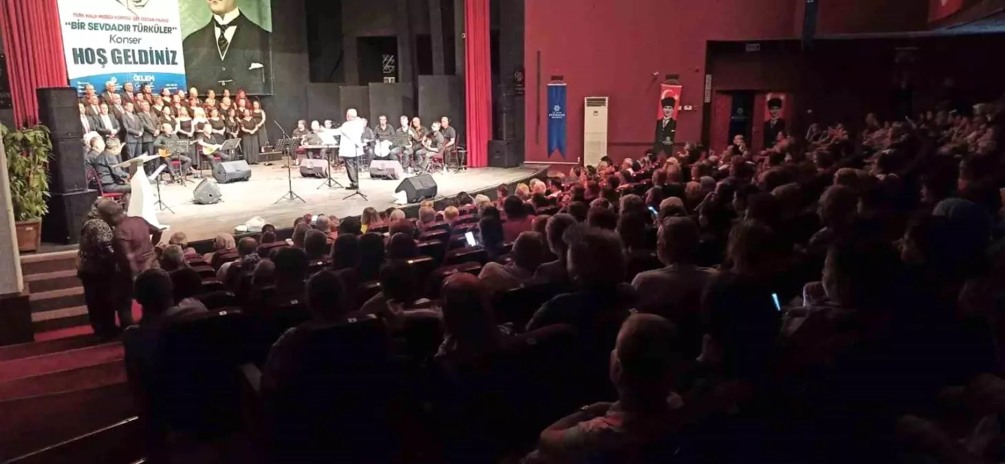 Aydın'da 'Bir Sevdadır Türküler' Konseri Büyük İlgi Gördü