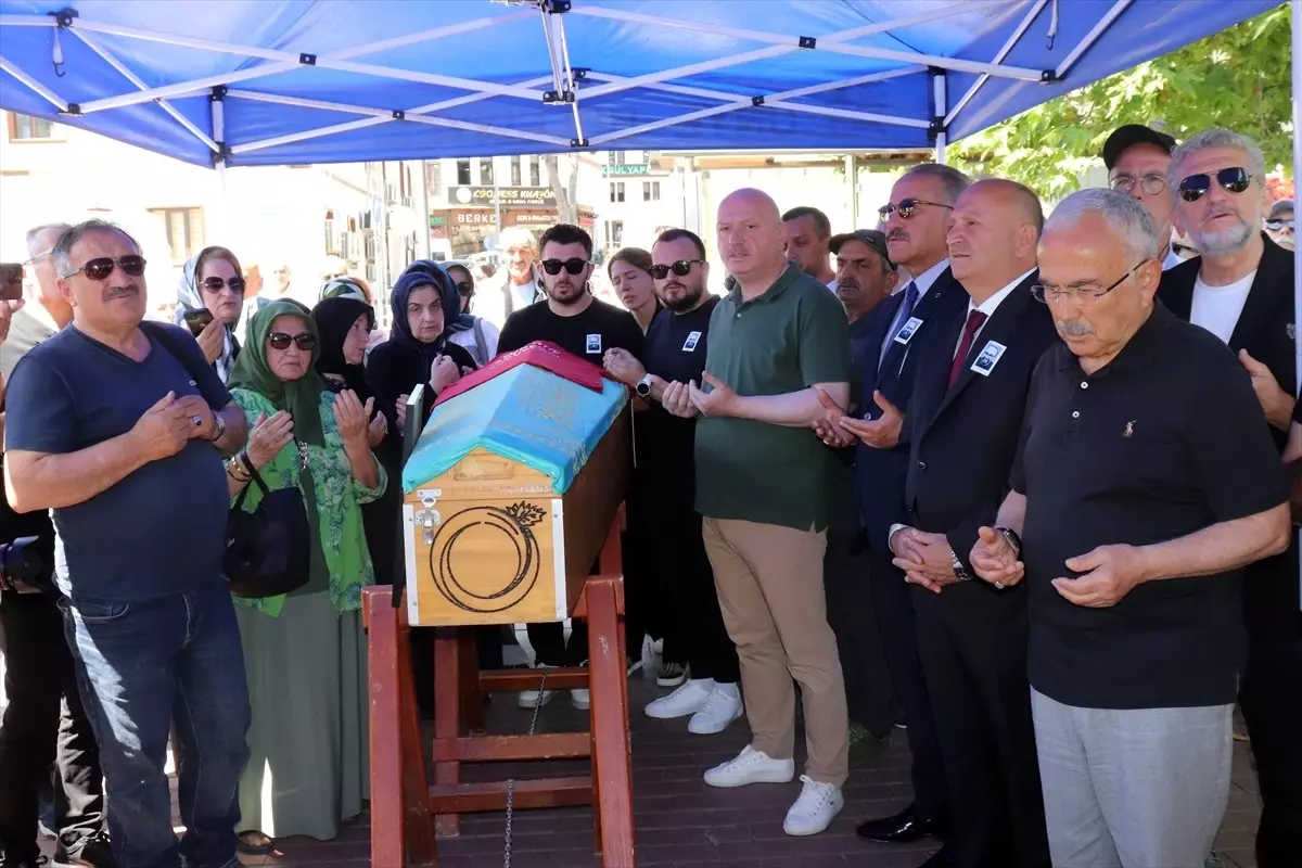 Yapımcı Ahmet Selim Tuncer'in Cenazesi Toprağa Verildi