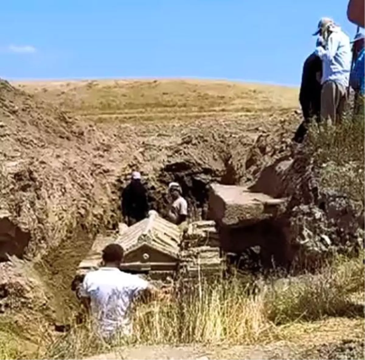 Denizli'de Kaçak Kazı: Binlerce Yıllık Lahit Bulundu