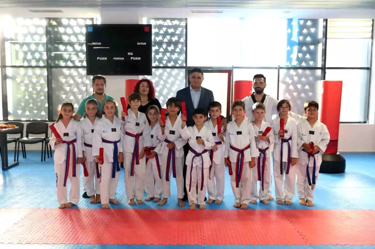 Aliağa Gençlik Merkezi Spor Kulübü Taekwondo Kursu Kuşak Geçme Sınavını Başarıyla Geçti