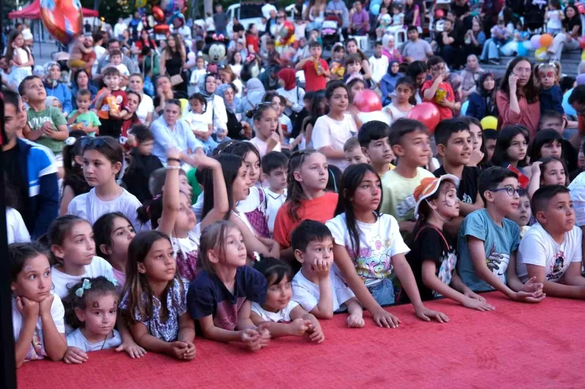 Bolu Belediyesi'nden Çocuklara Karnelerine Festival Coşkusu