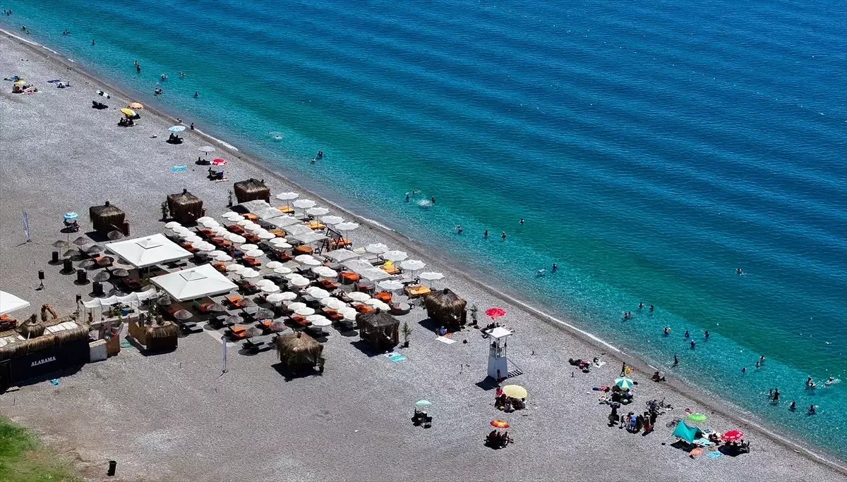 Antalya'da Sıcak Hava Mola Verdi