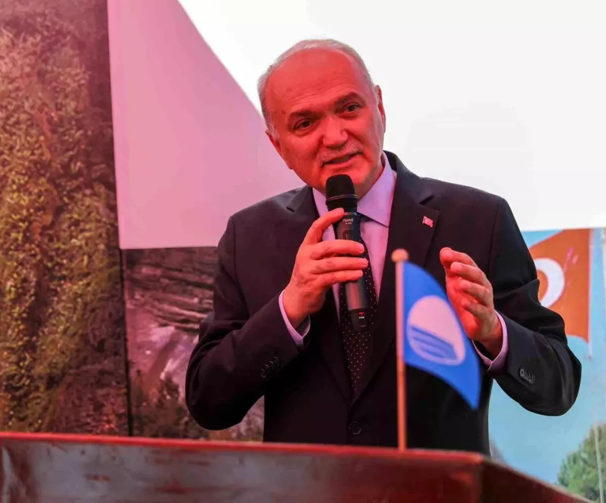 Düzce'de Ceneviz Kalesi Plajı Mavi Bayrak Aldı