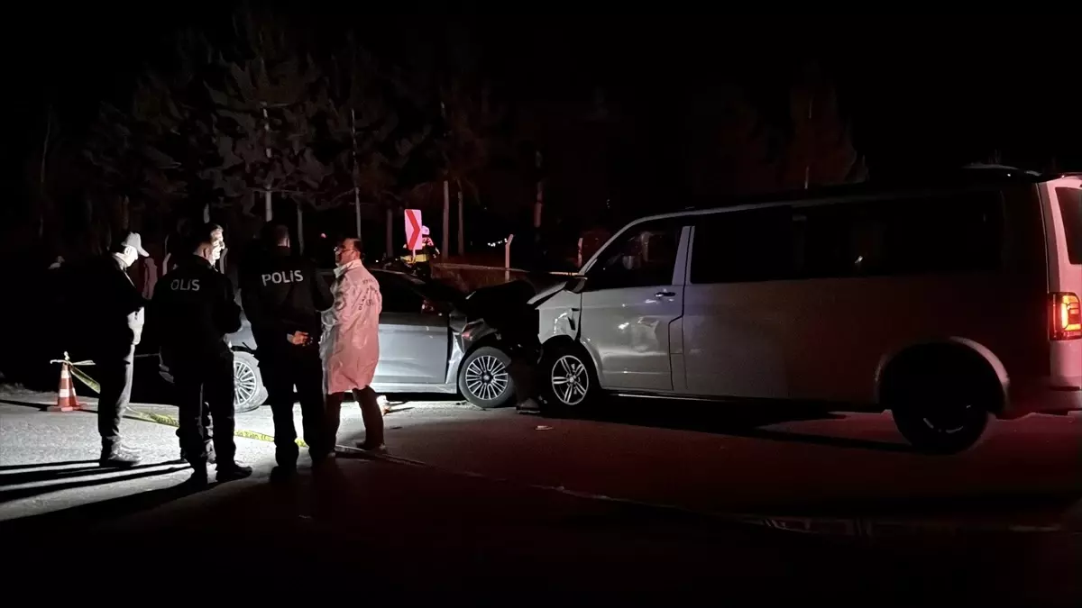 Sivas'ta Trafik Kazası: 1 Ölü, 8 Yaralı