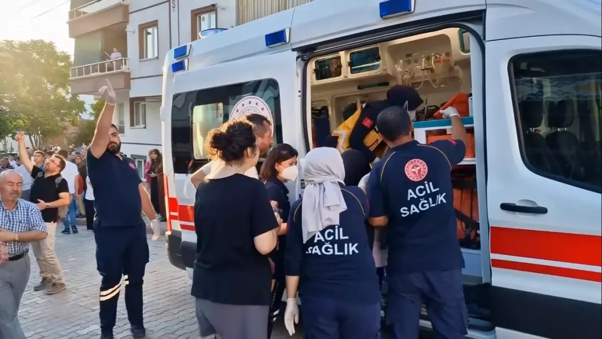 Kırıkkale'de Apartman Yangını: 3 Hastaneye Kaldırıldı