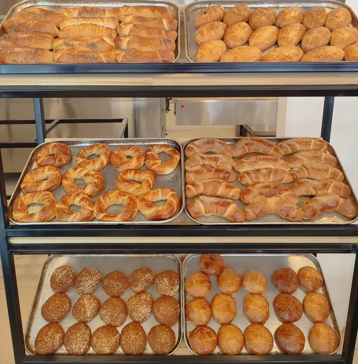 Korkuteli'nde Halk Ekmek Tesisi Açıldı