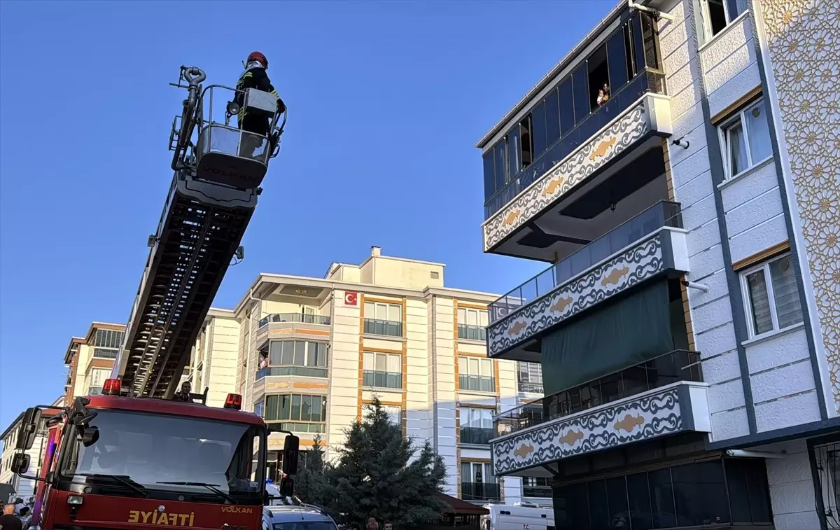 Kırıkkale'de Yangın: 8 Kişi Dumandan Etkilendi