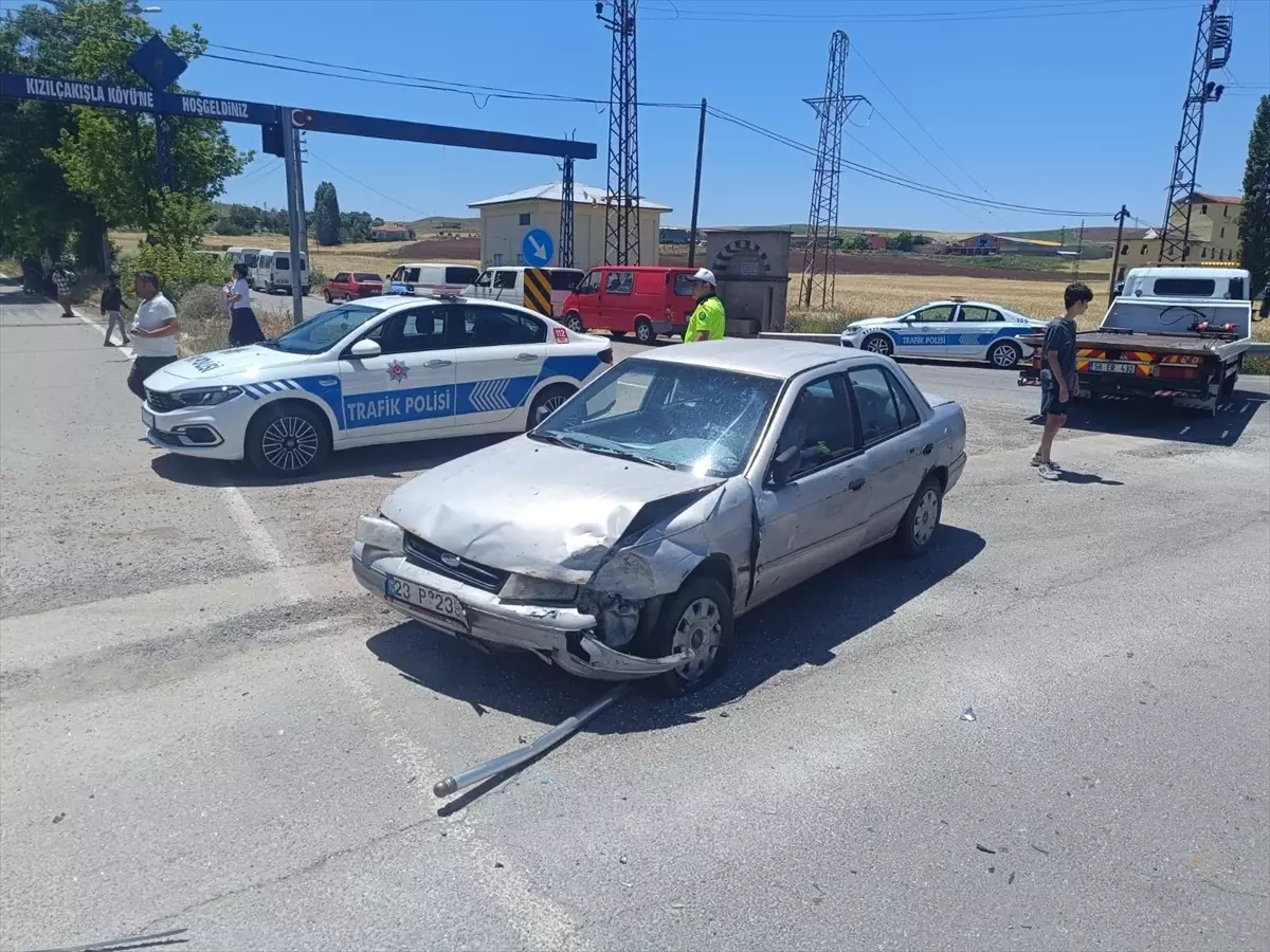 Şarkışla'da Trafik Kazası: 4 Yaralı