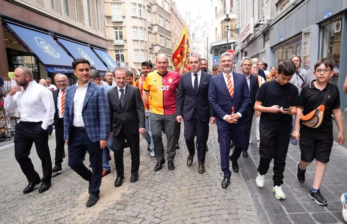 Manneken Pis, Galatasaray'ın 5. Yıldızını Giydi