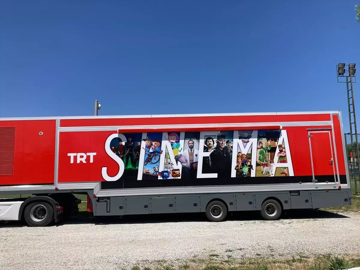 Artova'da TRT Sinema Tırı Coşkusu