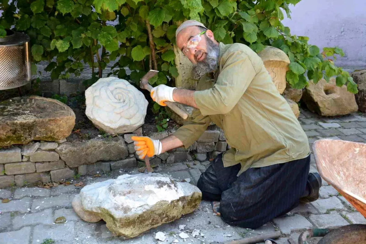 Emekli Sanatçıdan Taş Oymacılığı Müzesi